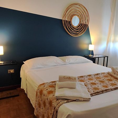 Appartamento Anna Desenzano del Garda Exteriör bild